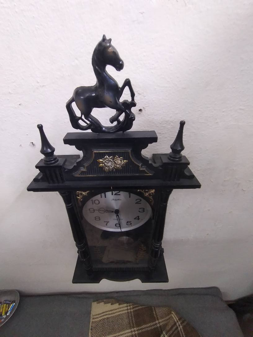 ساعة جدارية دقاق كل ساعة ونص ماركة رأيتم الصناعه ياباني بطارية كبير النظافة عالية
***********   مكان الموصل  
 يوجد توصيل
