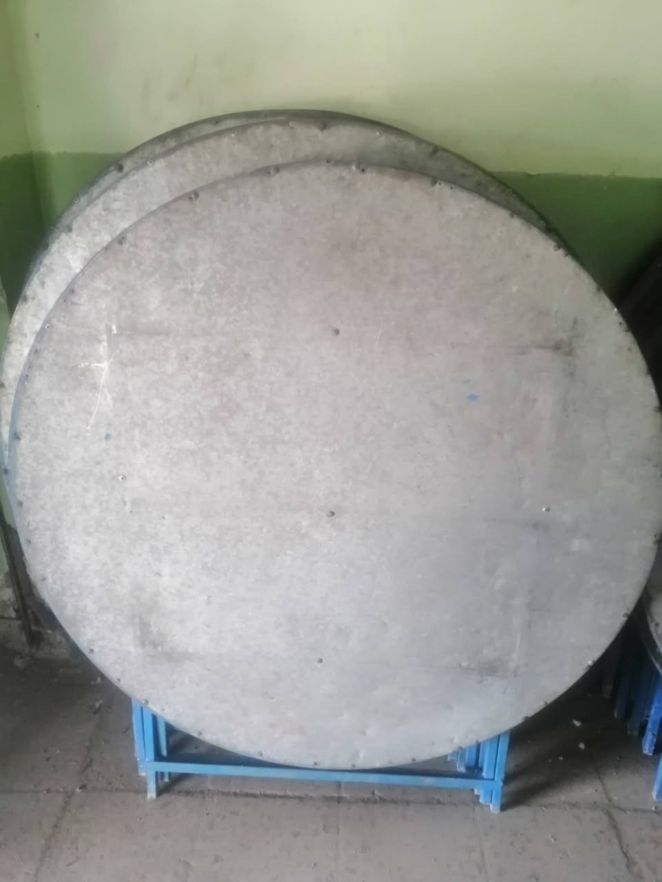 ميوزة طعام موجد كمية مستخدم شي قليل قياس 120سم للبيع سعر الميز 37 الف ديالى المقدادية  ***********
