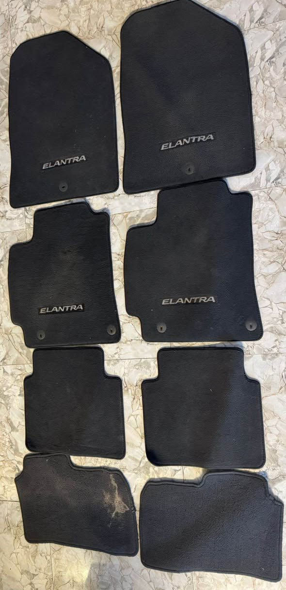 1-زوج تايرات كودير قياسها 235/40/19
2-تك برجستون قياس 235/40/19
3-تك نكسون 245/40/19
مستعملات لكن نظيفة
4- ارضيات النترا اصلية سعر التخم ٦٠ الف خليجي وامريكي
5-  ارضيات اكورد اصلية سعر التخم ٩٠ الف
6-غطاء صندوق توكسان 23 خليجي السعر ٨٠ الف
المكان الغزالية او الكرادة
ابو ياسر
*********** بغداد, العراق
