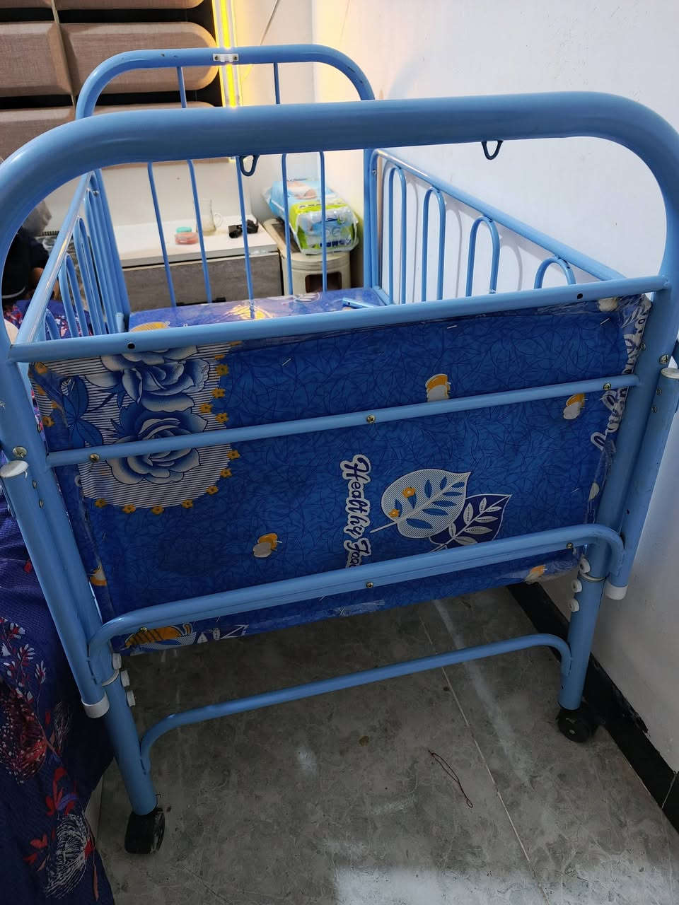 كاروك قطعتين هزاز وسرير جديد ونظيف جدا مابي اي خلل السعر 90 بيهن مجال ‏‪***********‬‏
