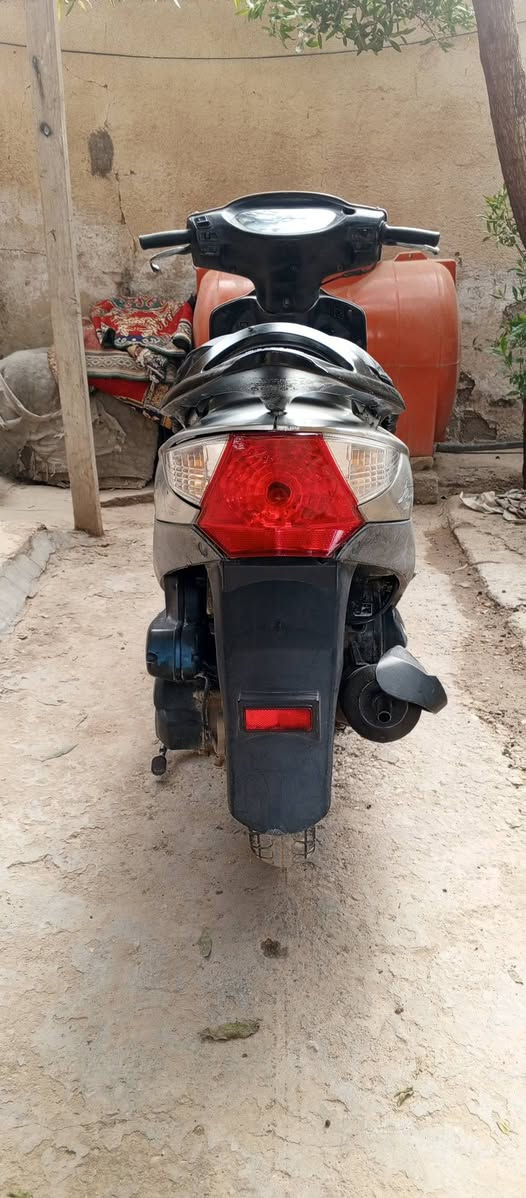 سلام عليكم 
للبيع كامكوv2 مكينة ناعمة
كهربائياتها وگيجاتها كلها شغالة، السعر 550وبيها مجال
مكاني الغراف ***********
