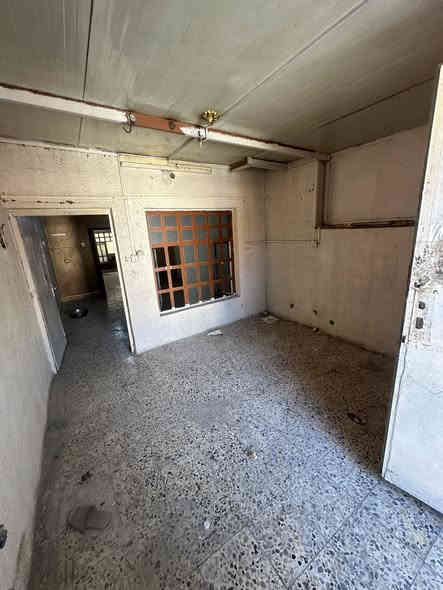 بيت للأيجار مساحة 70م طابق ثاني سعر :300
يحتوي على#استقبال#مطبخ#غرفت نوم #خدمات 
الموقع 📍الشعب خلف شارع عدن  (موقع ممتاز)
للأستفسار آكثر الأتصال ***********
