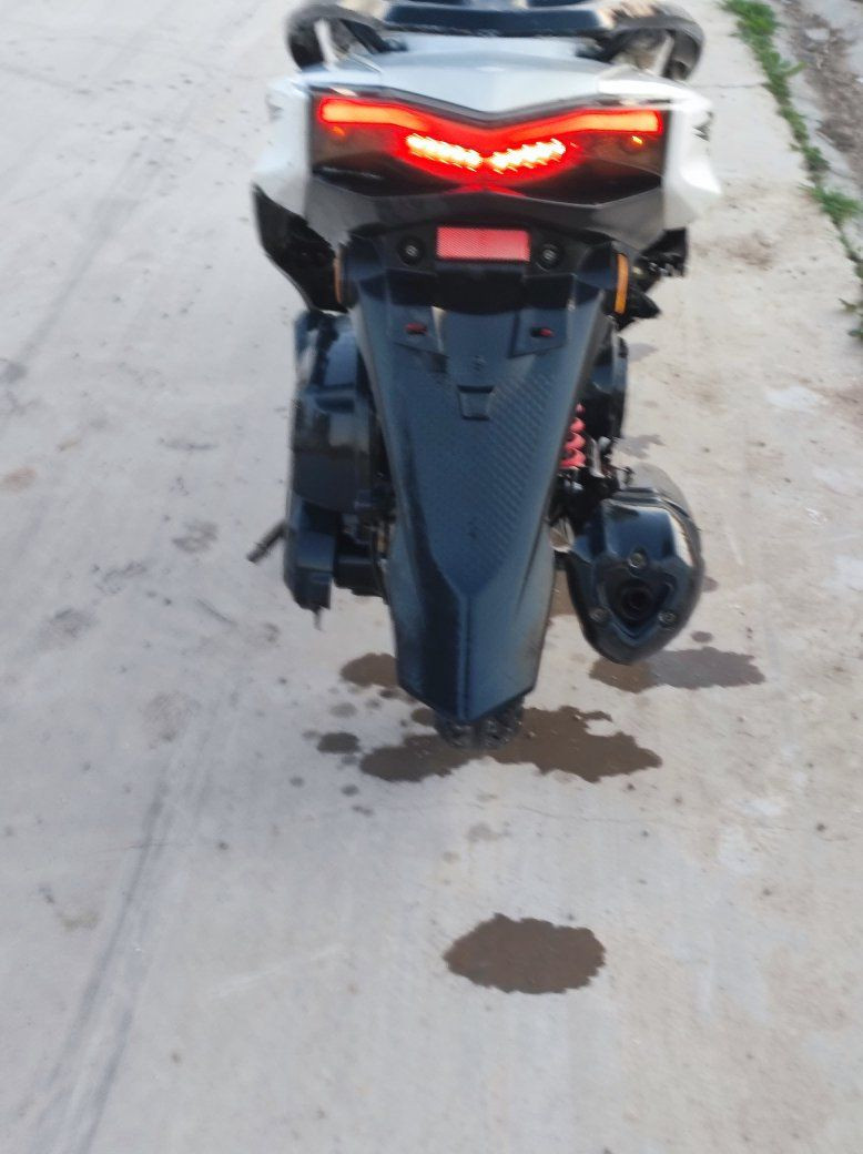 سلام عليكم ماكس مراوسه مع شحن 
مابي عيب موديل 2023 محرك مابي عيب 
شغال سلف لا صرف ولا بخار شرط مراوسه مع شحن او لبيع مكاني كركوك قدسيه الثانيه شارع ابو وليد رقم الهاتف ***********
