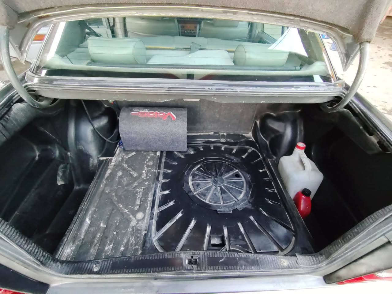 سلام عليكم
مرسيدس موديل ١٩٨٧
رقم بغداد شرط المداور 
سنويه ٢٩ رقم إنكليزي 
مصبوغة عام جماليه
قواعد الدبل نضافه ميه بل ميه
مكفولة من ضربه والخياس 
مكينه بلاد 6 عنكبوت
فتحه 
دوخل جلد نضيفه
كهربائية كله شغاله
حداديه ستوني ماسويه وتخم تاير جديد 
سعر ٦٥ بيه مجال قليل 
رقم ***********
