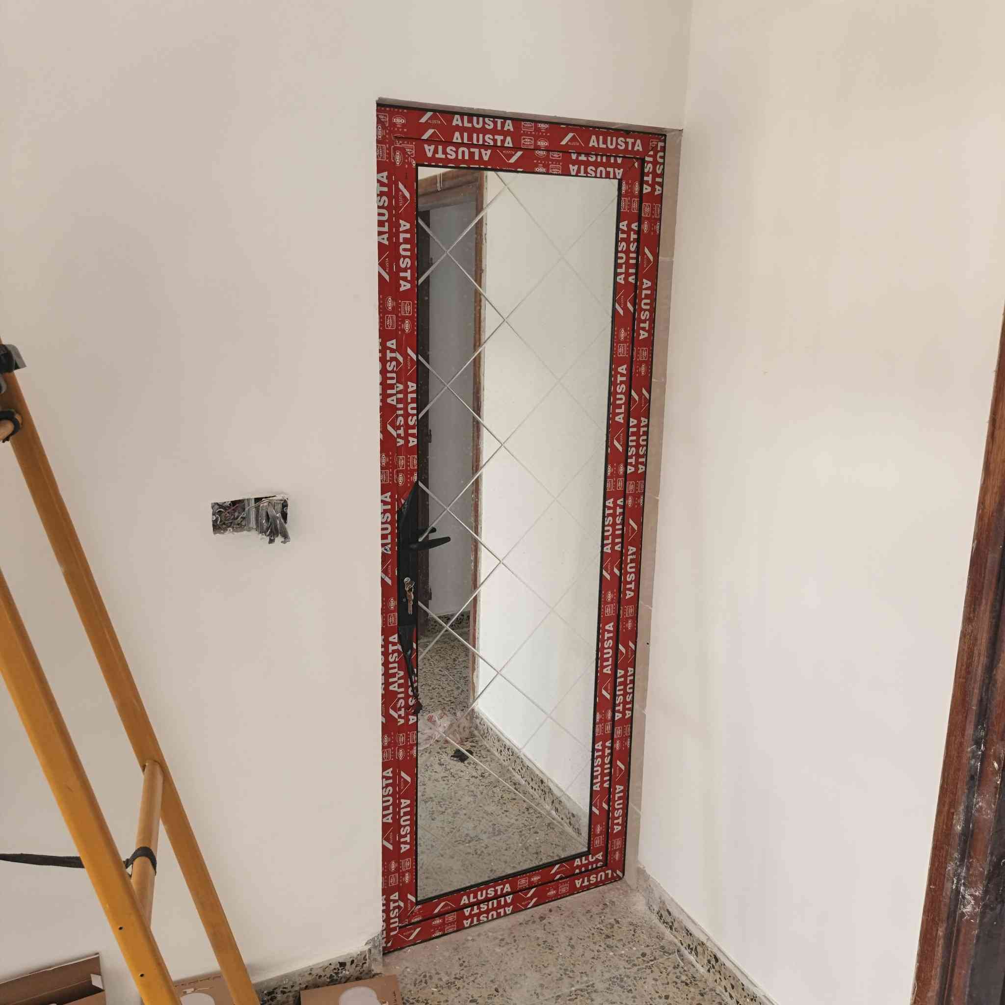 نعمل في جميع انواع الالمنيوم
موقعنه في العظميه شارع عمر 
مجاور كباب النعمان 
ونعمل في المحجرات 
والبواب الألمنيوم 
وبحدث التصاميم 
***********
