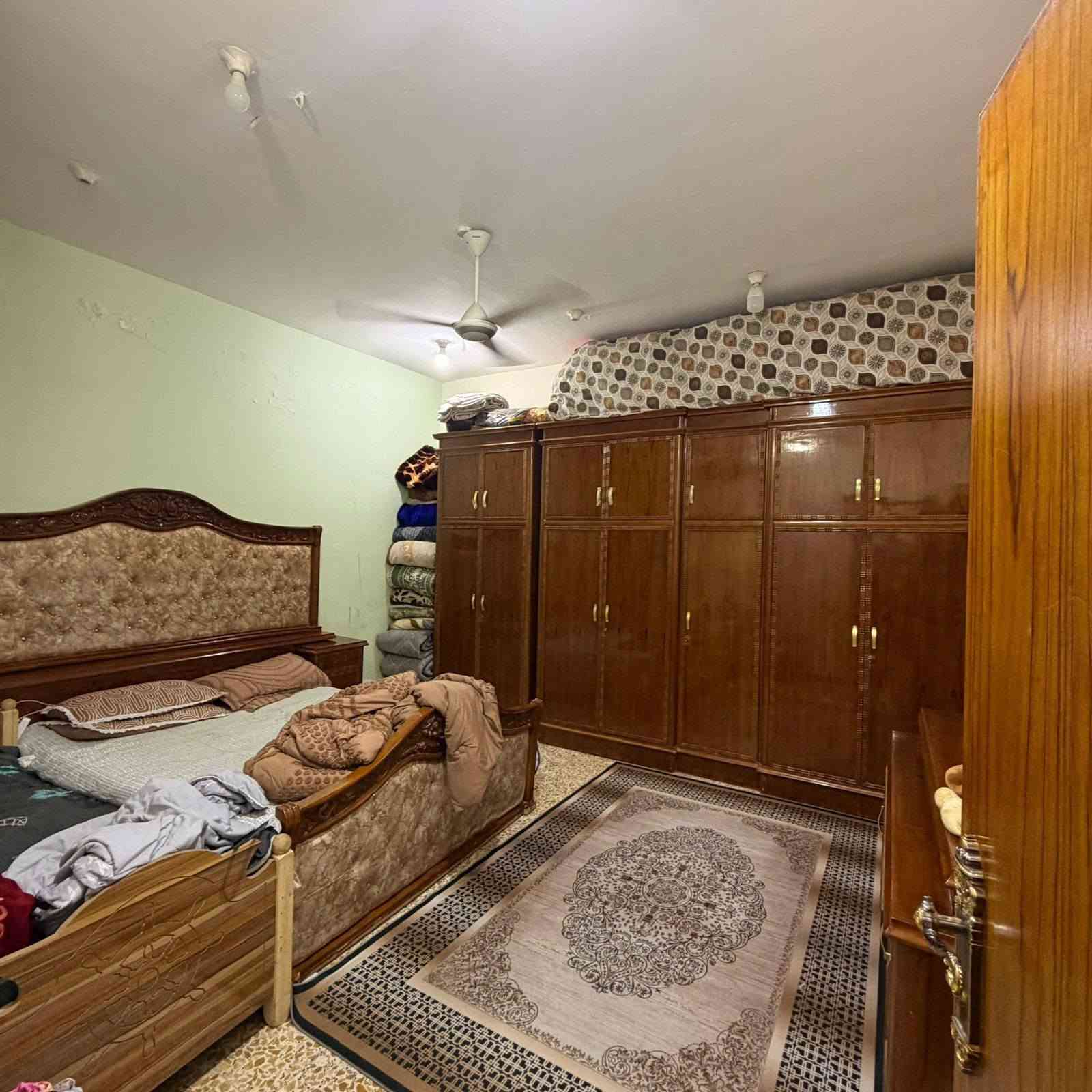 الدار للبيع في حي الجامعه مساحه 125 متر الرقم ***********
