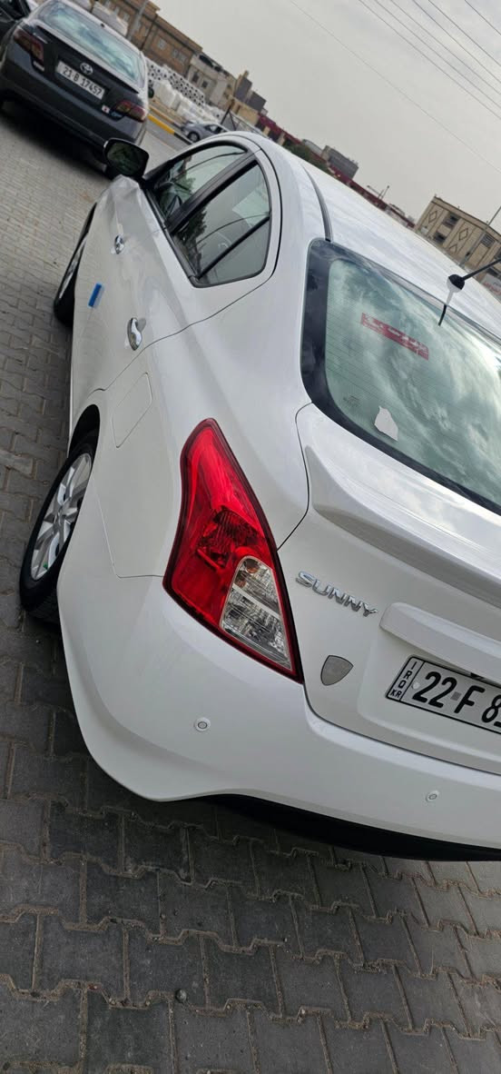 للبيع فقط نيسان صني موديل 2024 فول مواصفات 
 رقم اربيل.. محرك 1500... سياره كفاله عامه كير ومكينه وبدي وحداديه وتبريد كلهن كفاله.. سياره فول مواصفات.. بصمه.. شاشه.. تبريد لمس.. مرايات شفط... جام 4 كهرباء.. حساسات خلفيه تحكم ستيرن..ويل كب. كيج. حماوه... ماشيه 60 الف كيلو.. 
*********** رقم صاحب سياره 
سعر 130 وبيها مجال بسيط جدا 
مكان سياره البصرة البصرة, العراق
