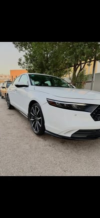 هوندا أكورد ماشيه 57 الف كيلو موديل 24 (تورنك / فول كامل / 2.0 هايبرد)...
