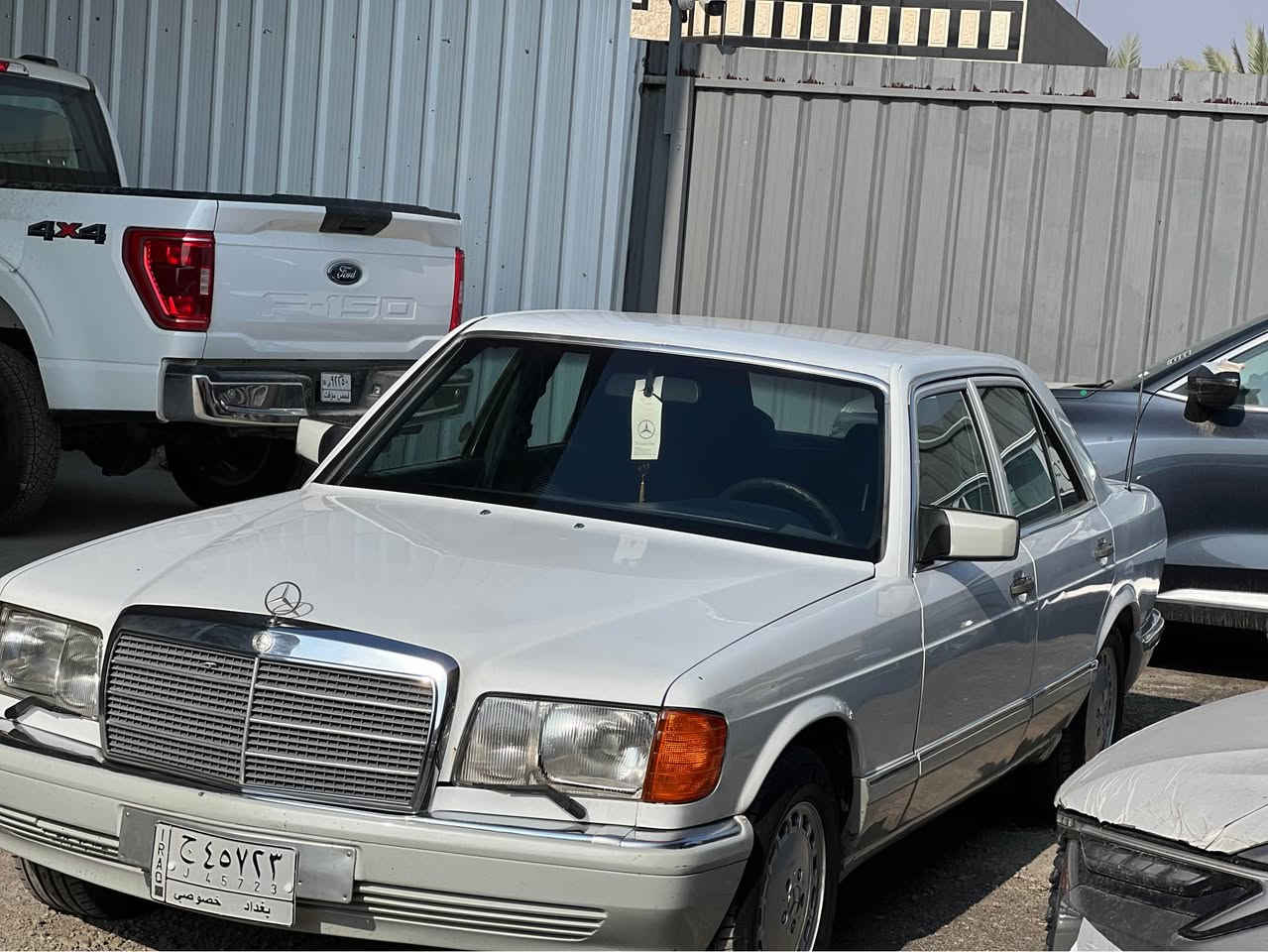 السلام عليكم 
مارسدس 300 se 
رقم بغداد
محرك عنكبوت بلادي 6 سلندر
داخل نيلي نضيف 
مصبوغه حزام جماليه 
شاشه متحركه 
كشنات كهرباء 
سياره نضيفه و  جاهزه 
للاستفسار الاتصال // *********** بغداد, العراق
