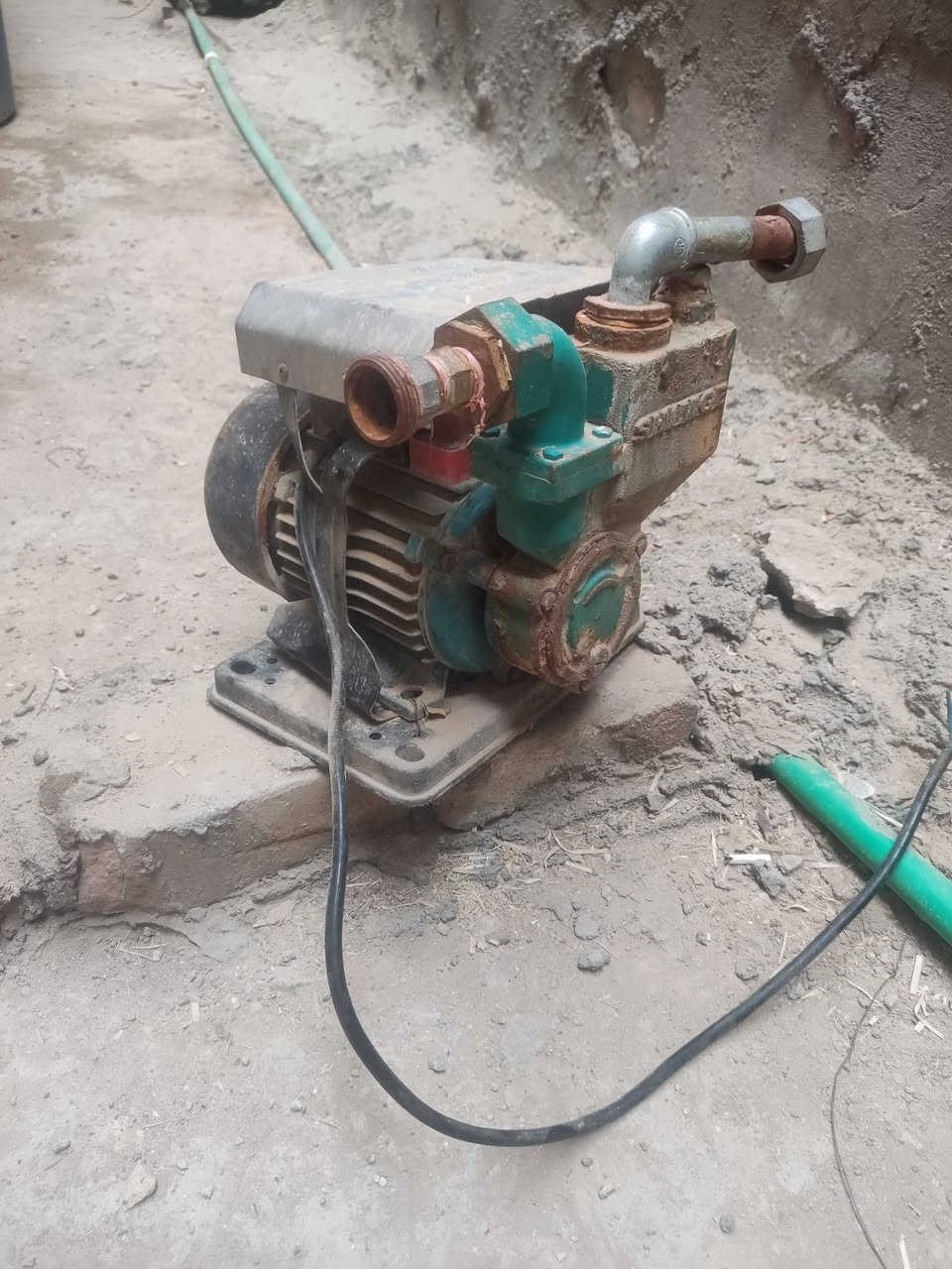 ماطور مي نضيف وشغال نوعيته زينه حجم جبير للبيع لسعر 25 لشراي يتصل ***********
