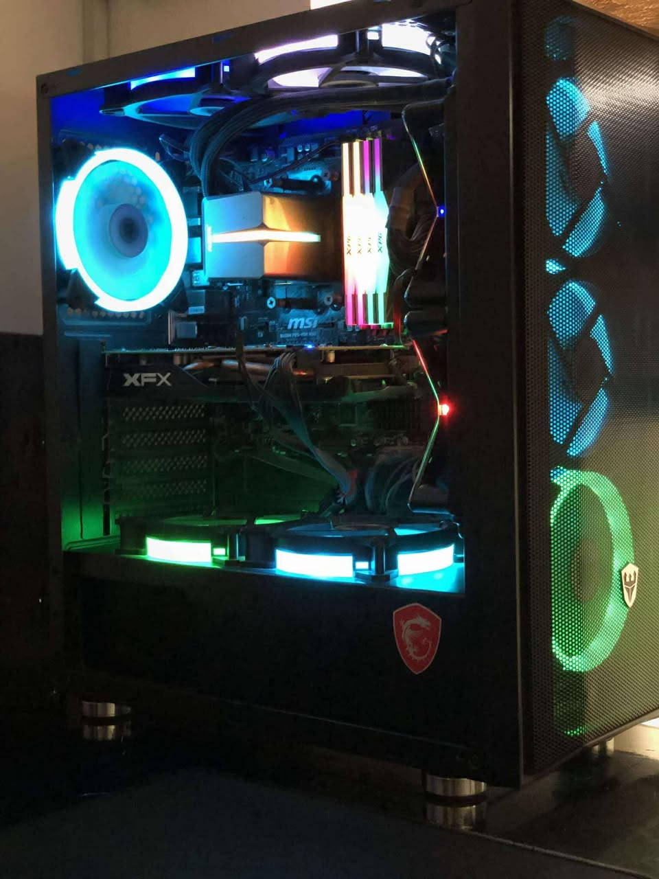 السلام عليكم
تجميعه pc للبيع استعمال قليل 

Cpu r5 3600
Gpu rx 580 xfx 
Ssd 1tb nvme
Hdd 1tb 
Cpu cooler 240ml
Mb msi b450m-vdh max
Case msi 10 fan 
Ups 1500va
Ram 32gb xpg rgb
power supply 650w
Mouse rgb
Keyboard mechanic rgb green switch 
Mouse pad msi 
Moniter dahua 100hz

السعر 650 الف قفل 
المكان السليمانية كلار
توصيل موجود 7


**إذا كنت صاحب هذا الإعلان وتريد حذفه لأي سبب، رجاءا أرسل رسالة إلى الدعم الفني**