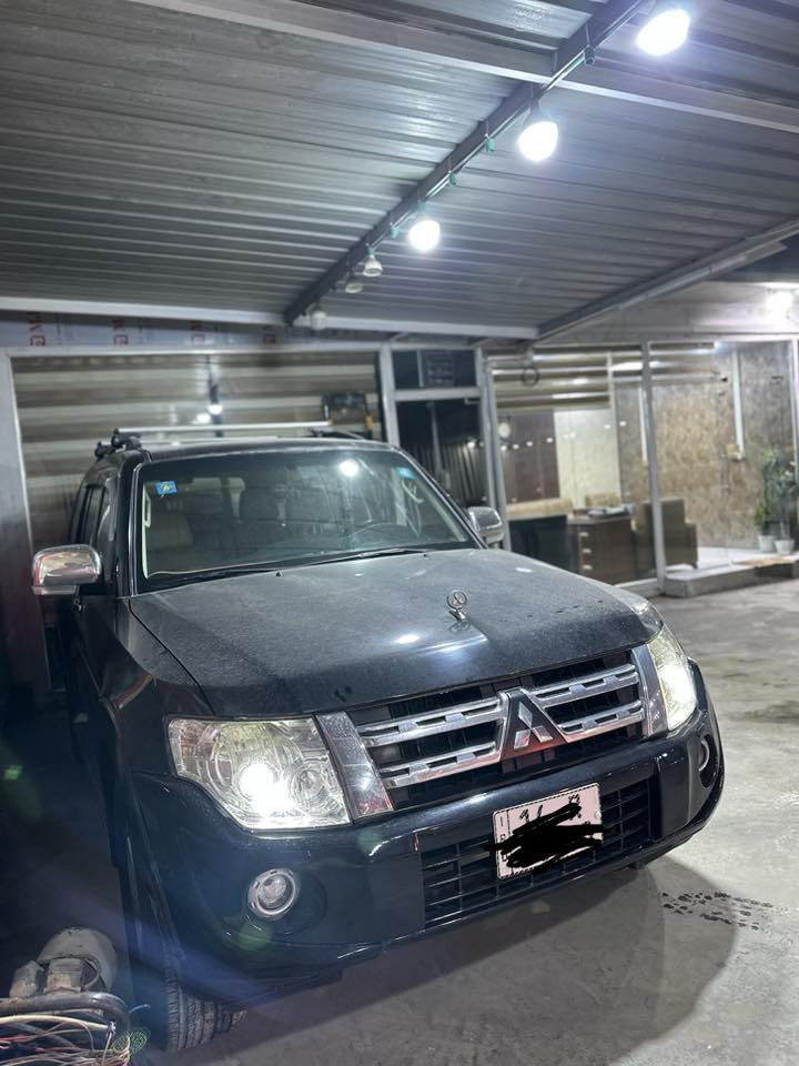 السلام عليكم باجيرو 2014 حبتور لون اسود  
(بدون حادث)مكينة 3500 المرغوب حساسات خلفية بيها صبغ (بسبب الجراد) بنيد وجاملغات وتكم وكصه القماره
فتحة قمارة سلايت 
لايت زنون 
مري كهرباء+اشاره بالمري 
فور ويل ودبل كير 
كروس سرعه 
تحكمات ستيرن 
كامره خلفيه 
ثلاث قطع تبريد 
كشنات جلد
وباقي تفاصيل الحبتور معروفه (رقم انكليزي الجديد البصره) 
صدر امامي وخلفي جديد كامله السياره مابيه اي نقص 
140$ وبيها مجال
مكاني بغداد الجديدة ***********
