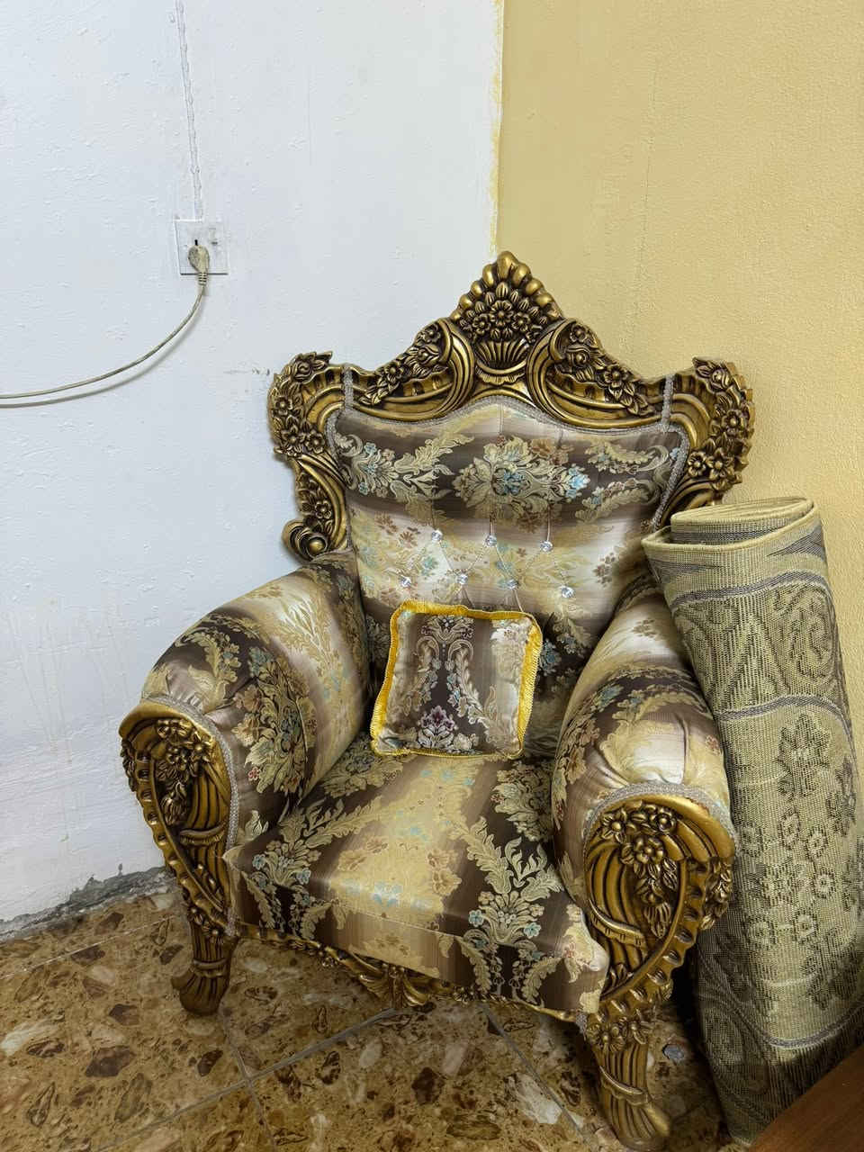 تخم للبيع ملكي ١٠ مقاعد مع طبلات ٢ صغار و وحده كبيرة 
سعر ٦٠٠ 
ميز بلازما سعر ٩٠
مكاني حصوة حي الحسين 
تواصل خاص


**إذا كنت صاحب هذا الإعلان وتريد حذفه لأي سبب، رجاءا أرسل رسالة إلى الدعم الفني**