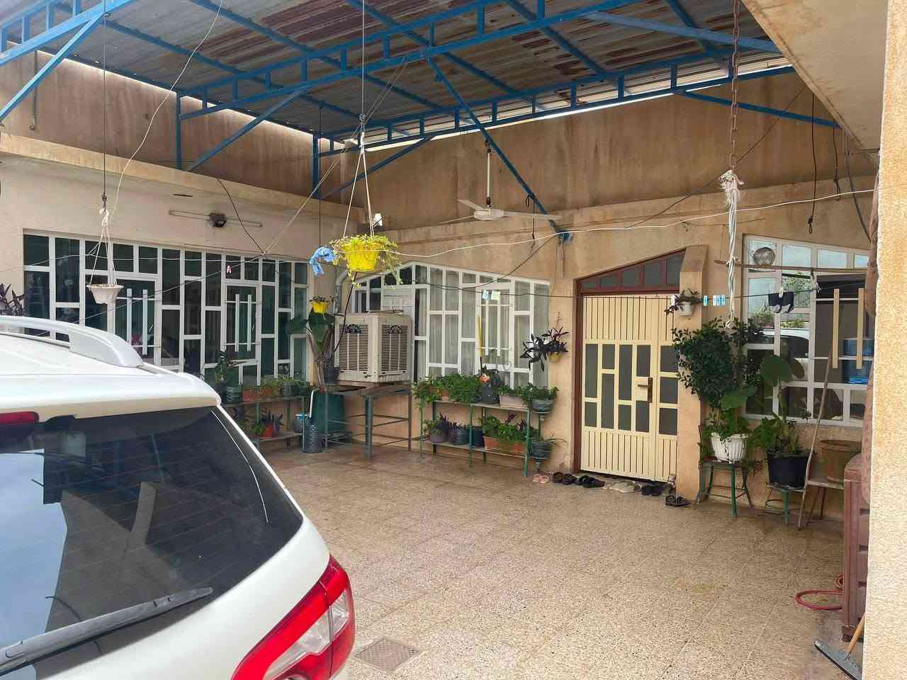 📍🏡بيت للبيع في قرية سادة وبعويزه
البيت 256 متر زراعي بيه كرت بلدية 
يتكون من غرف عدد 5 
ومطبخ عدد 2
و حمام ومغاسل 2 
وحوش واسع يسع ل 3 سيارات
السعر 63 وبيه مجال 
للاستفسار اكثر تواصل خاص 
او مراسلة واتساب ***********
