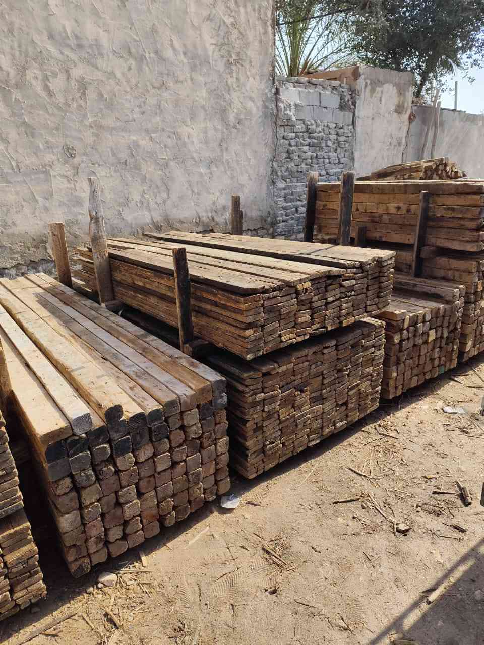 سلام عليكم قالب خشب للبيع لوح مشتغل شغله وحده العدد 13 مكعب ونص العنوان بابل سعر مناسب كلش الرقم ***********
