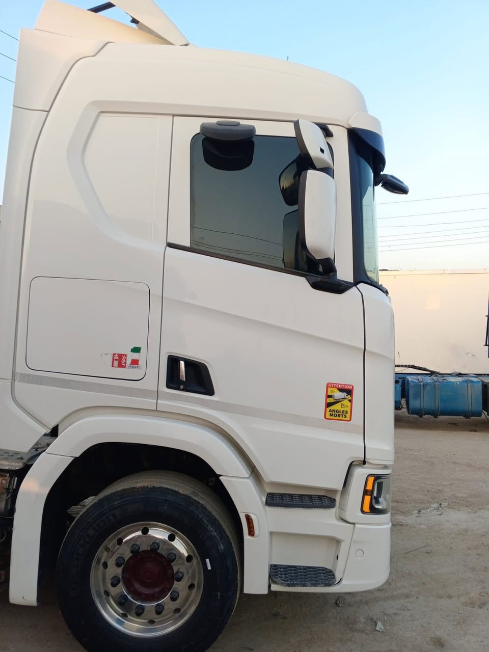 السلام عليكم سكانيه 2017 سحال باج بطن بلادي مكينه 580 سوبر عادي  عربانه عبدالله جوهر مربوطه وراها بسنويه 
بسمي 
مكلف بنشر
الاستفسار الاتصال على الرقم ‭٠٧٨٧ ٤٤٩ ٨٦٨٩‬
