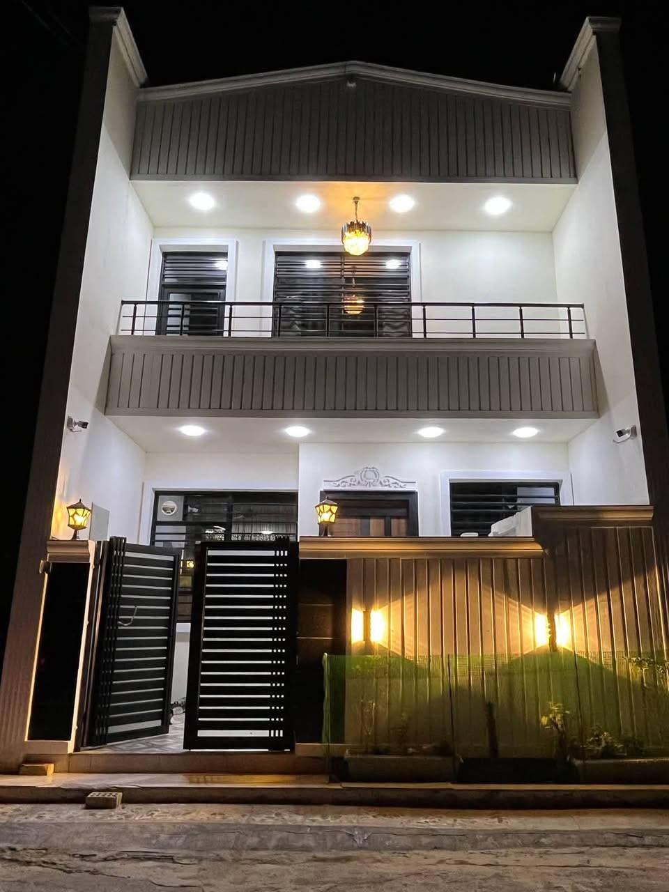 #دار_للبيع 100متر 
واجهيه 6،25متر نزال 16متر 
بناء طابقين ونص حديث 
🏠يحتوي البيت. ع[4 غرف نوم -استقبال - صالة- ومطبخ-صحيات حمام وتواليت داخلي عدد 2 ] 
تواليت خارجي عدد 1 
البيت شغل درجة اولى مع الخدمات
📁ملاحضه البيت مسكون حاليا  
📋نوع العقار  طابو زراعي سند 25 اقرار محكمه 
🚗العنوان #بغداد_الدوره_البوعيثه   
🚨 مجمع الاحلام   
💰السعر خاص
للاستفسار  خاص او الاتصال ع  الرقم 
   ‭
‭***********‬ ⬅️ 

***********‬ ⬅️
