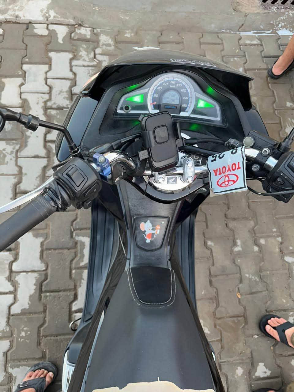 السلام عليكم 
إخوان دراجة PCX الجيل الثاني محرك 125 ياباني الدراجة مكفوله كفالة عامه مكان بغداد مدينة الصدر السعر 14  ***********
