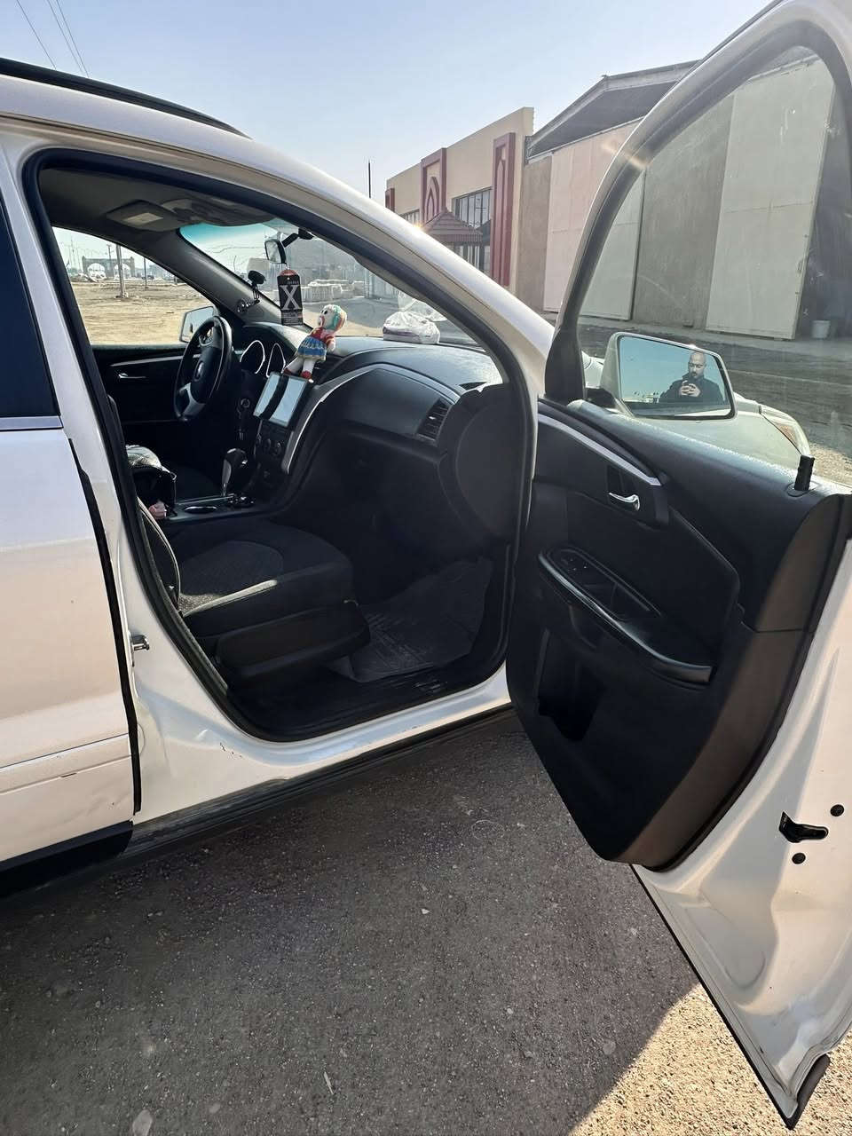 السلام عليكم 
ترافرس للبيع مستعجل ع البيع السعر 97 مجالها كلش بسيط حك الجية 
اخوان اقرأ المنشور زين 
مواصفات فول عدا الفتحه 
⭐️7 راكب 
⭐️تبريد تدفئة 3 قطع مركزي منظومة جديدة من كلشي 
⭐️كير مكينة كله بلاد المكينه 3600vvt 
⭐️ تخم تاير كوري الأصلي قبل شهر شادة 
⭐️كامرة 360 درجة 
⭐️شاشة تدعم كار بلي 
⭐️ حساس خلفي 
⭐️السيارة خير من الله ومتعوب عليها وبالخير ع الياخذها 
كلش نظيفه والسونار من ضمن الصور 
الشراي يتصل ***********
مكاني مركز الكوت رقمها بغداد انكليزي
