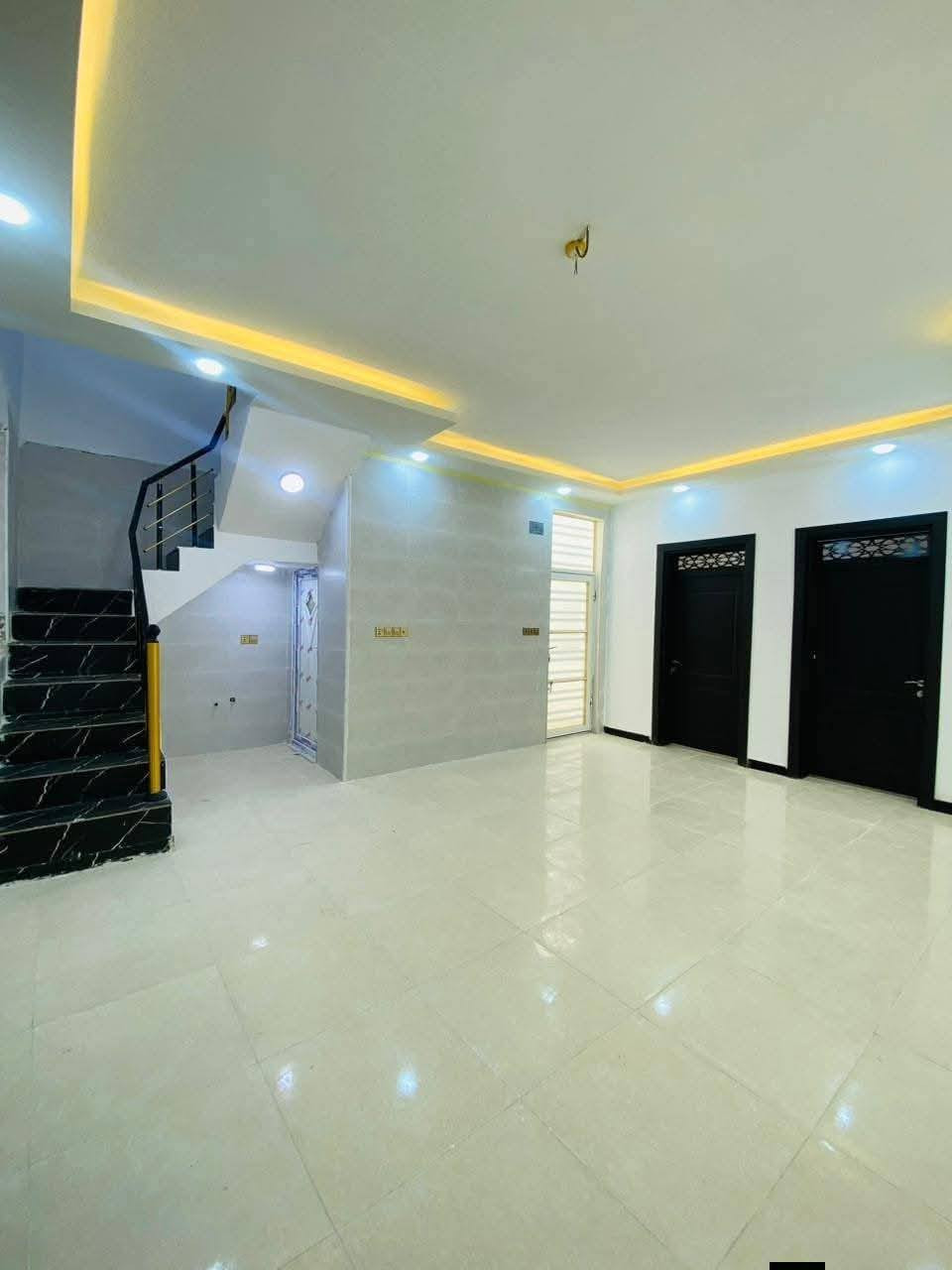 بيت🏠🤑 53مليون وبيه مجال 🤑
***********

بيت مساحه 150م #طابو_زراعي سند 25

#قريب_شارع_لحولي 

(عنوان لمكتب ) 
(  عمود 330 شارع الصب مقابل ملحق قريه الغدير                                

بيت جاهز مفتاح 🔑 
أساس وسقف صب مركزي 

منطقه كامله السكن #شوارع_تبليط 

غرفتين+ صاله + استقبال+مطبخ معزول + صحيات 

#مدارس // ماء//. كهرباء//. تبليط  /. خط مولد ذهبي 

وتساب
***********

ملاحظه// توجد لدينا كل المساحات من دور او قطع
