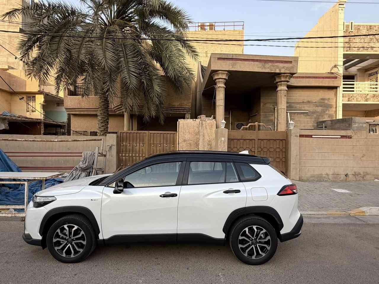 للبيع فروتلاندر 2025S.  فول مواصفات ماشية 9 الالف رقم بغداد
السيارة مضروبه عازل حراري امريكي
السيارة  مشتغلها داخل سستم صاج. كامل فتحات. التبريد  والسترين والتكم ودرگة الكير
جاهزة من كلشي فراش جنطة. ارضيات حوضية كلشي يعني مفولة ع الاخر
للبيع فول مواصفات
• شاشة وسطية كبيرة تعمل باللمس
تبريد قطعتين
• Apple CarPlay & Android Auto
• عدادات رقمية
• كاميرا خلفيه
• تشغيل بصمة + دخول ذكي
• مثبت سرعة
• نظام المحافظة على المسار
• تحذير من التصادم الأمامي
• نظام ABS + مانع انزلاق + ثبات إلكتروني
• مراقبة ضغط الإطارات
كشنات جلد
فتحة بالقمارة
سقف اسود توكلر بلادي
كامرة خلفية
كرسي كهربائي
صندوك كهربائي
داخل اسود
السيارة بيها بي دي اير بالجامغ الامامي البي دي ار مسافة 4 اصابع
وراجعه بلادي ممبينه ابد.
للاستفسار اكثر
***********
مكان السيارة الفلوجة
السعر 28.750
تجمع كروز هايبرد كورلا كروس و فرونت لاندر العراق كروب تويوتا فرونت لاندر العراق
