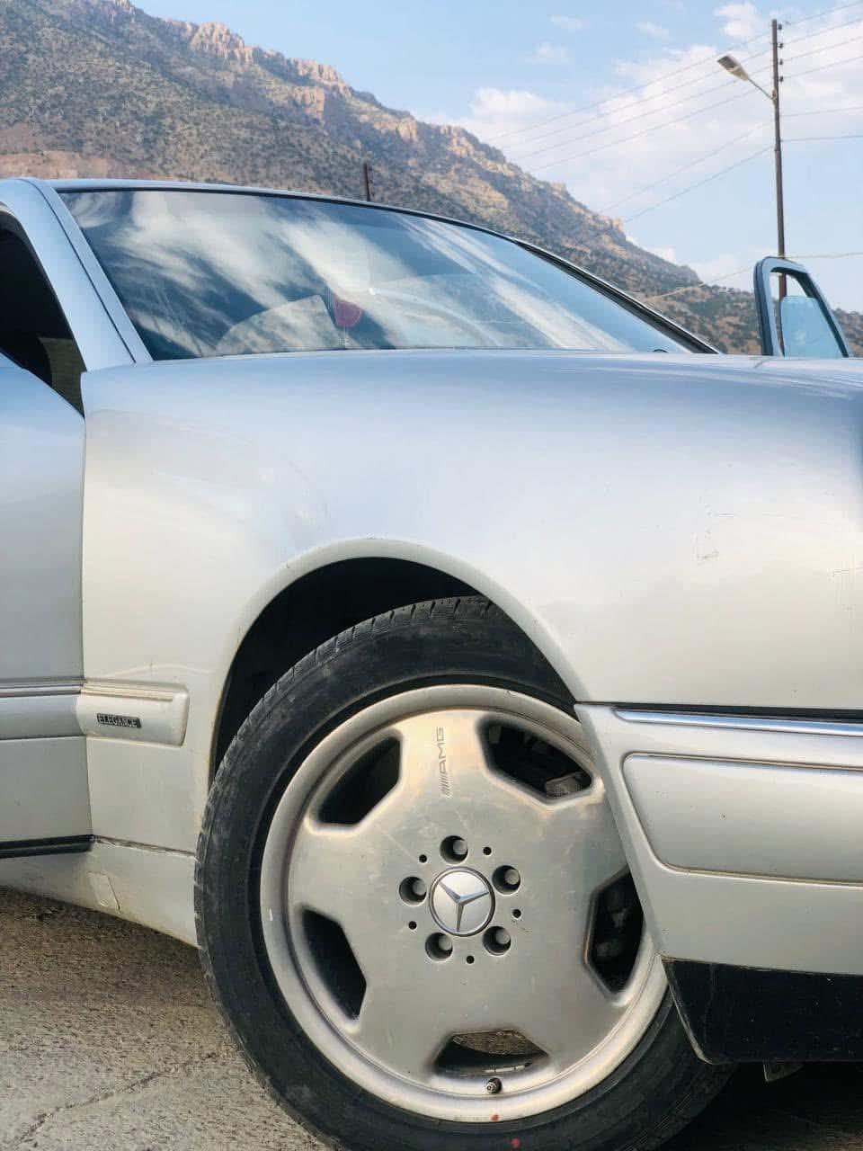 السلام عليكم
للبيع مارسيدس 1996. ام عيون 👀 
السعر 85 وبيها مجال بسيط
مكينه 320 خراطيم 
كير D4
كشنات جلد اسود 
لون سلڤر 
رقم دهوك بأسمي اتريد تحويل او وكاله
مكان السياره بغداد صليخ ال600 
***********
 ***********@
