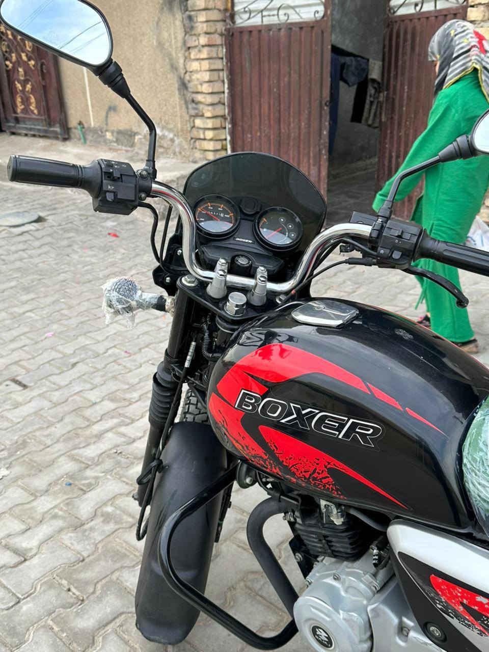 سلام عليكم بوكسر للبيع موديل 2023 مرقم وكاملة لوحة وسنوية نكليزي تحويل ثاني يوم مكفولة كفالة عامة مابية اي نقص ماشية 9 آلاف حقيقي شراي يتصل ويدلل مكاني الحسينية الراشدية رقم ***********
