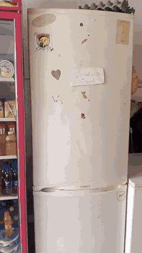 هيه ثلاجه هيه مجمده لبيع وسعر100الفدناررقم موبيل***********
