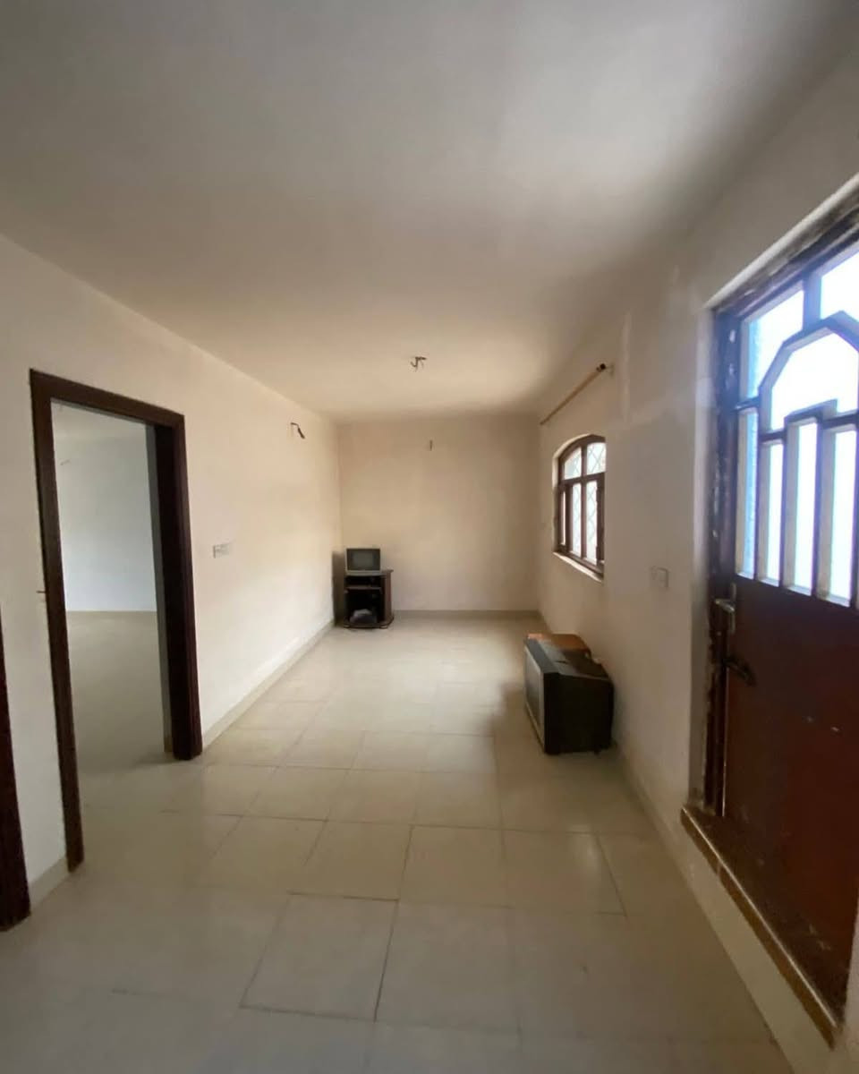 دار للبيع طابو صرف 
المساحة 250متر طابقين  بناء جديد كامل مواصفات 
الواجهة10×نزال 25
العنوان /حي عدن مقابيل جامع تحسين صوراني
السعر /310مليون وقابل للتفاوض 
للاستفسار اكثر 
***********
