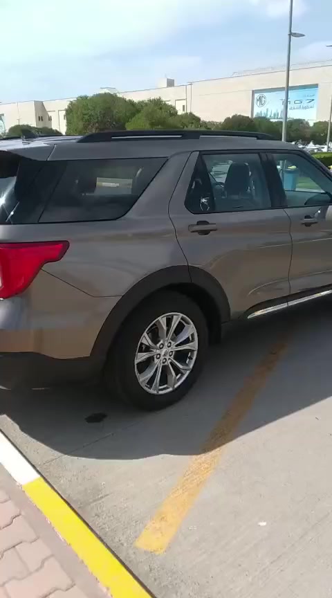 السلام عليكم فورد اكسبلور موديل 2021 مواصفات XLT 
حجم المحرك 4 سلندر توربو كشنات VIP عدد المقاعد 7 بصمة تشغيل بصمة ابواب صندوق كهربائي كشنات جلد تدفئة رادار امامي تحديد مسار حساسات خلفية + كاميرا كير ماوس اوتو هولد تشغيل عن بعد هاند بريك بصمة  
السيارة جاهزة ومابيها اي نقص 
للاستفسار التواصل على هذا الرقم موجود واتساب ***********
