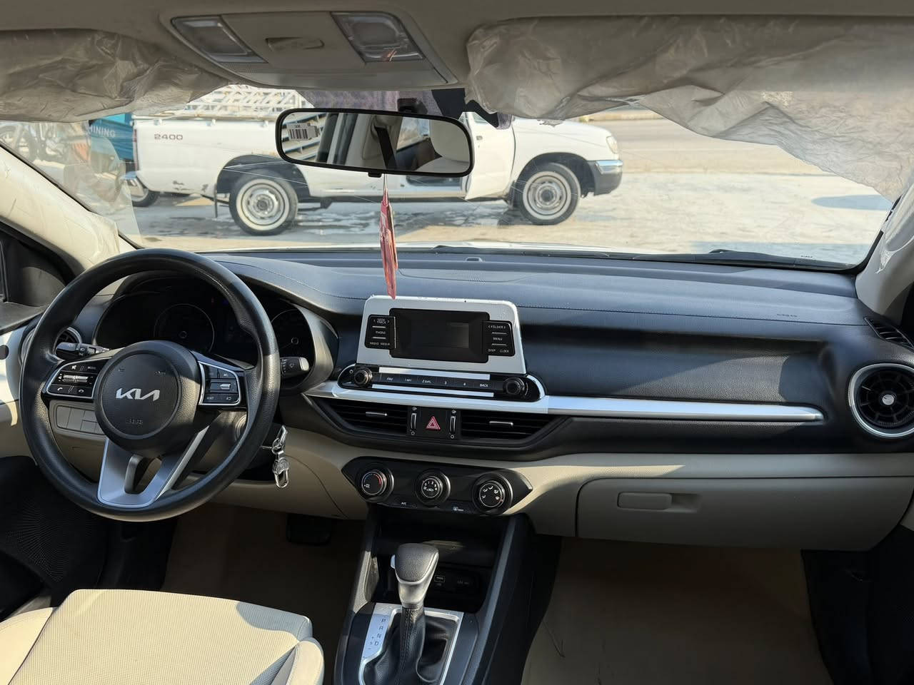 السلام عليكم 
سيراتو 2023 
ماشية 98500km
محرك 1600 
بيها مكانين صغار بارد 
مكان السيارة بغداد
السعر 160
***********
