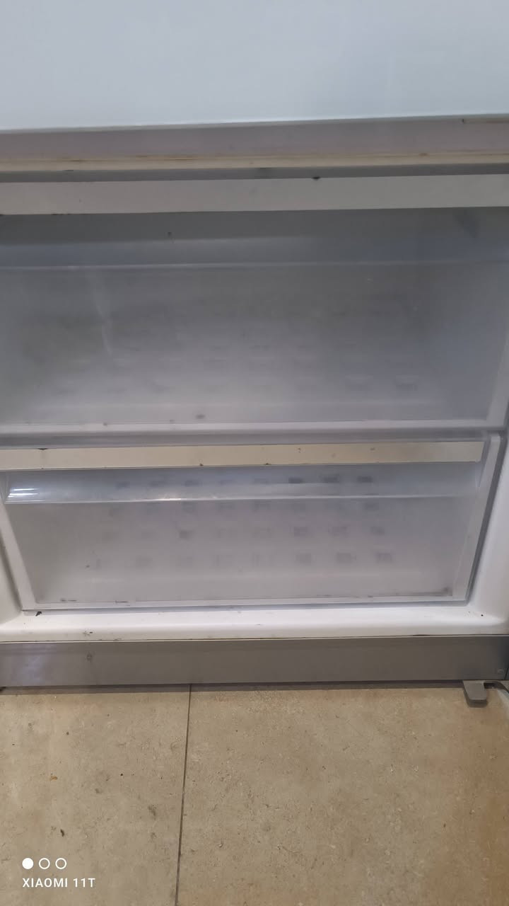 للبيع ثلاجة فيستل ١٨ قدم انفيرتر بلادية بلكامل ب٢٩٠ الف للتواصل ***********
