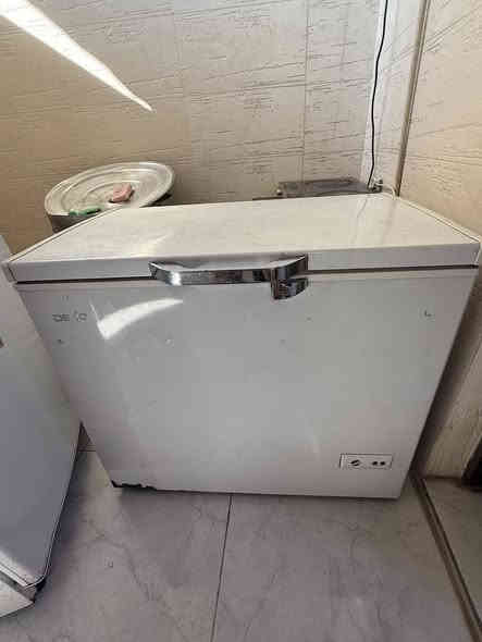 ثلاجه ومجمده شغالات مابيهم أي عطل نظافه 75‎% مكاني البصره القديمه الوحده 150 ثنينهم 300  رقمي ***********
