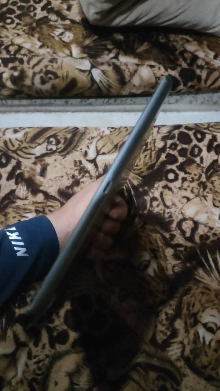 ايباد ipad Air نضيف للبيع او للمراوسة الي يشتريهة سعر خاص او للراوس شعندك نزل المكان كركوك حي العسكري الرقم ***********
