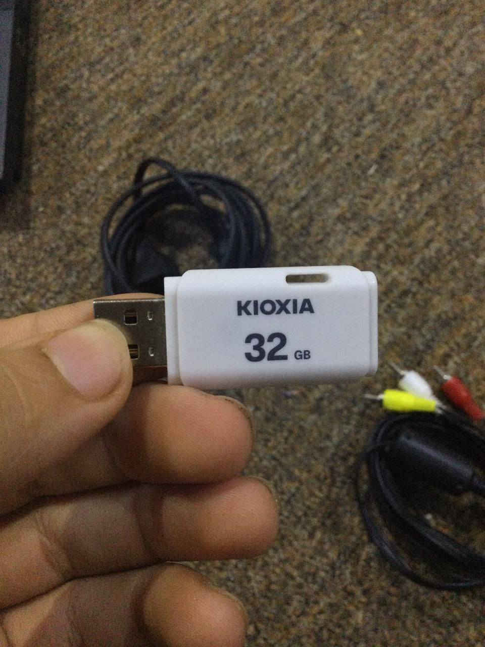 السلام عليكم بلي تو للبيع بلي نضيف جدا يحتوي على 2 ميموري وفلاش 32 كيكه متروس العاب من درايفر واله الحرب وسيارات وحرب الشوارع وحرب العالميه وخير من الله البلي ما طاب مصلح الله شاهد نقصه فقط يده سعرهه 5   سعره 40  وبي مجال قليل مكاني البصره ابي الخصيب ***********
