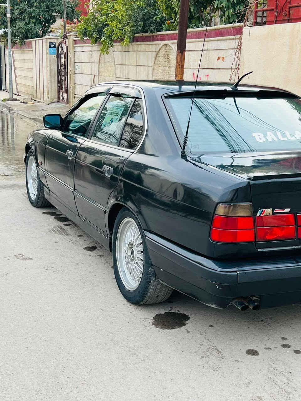 اسلام عليكم
525/موديل1991 
السياره بجم رفيع نضافه كدام العين سياره بيها جاملغ خلفي 
بجم رفيع عطر عريض
رقم نينوئ الماني شرط تحويل
تاير تكم كامل جديد
السياره وارد ياباني فول توماتيك عدا فتحت سقف 
مكينه 25كبس عدل المرغوب 
كير توماتيك شرط السياره لا صرف لا نفخ 
جهازه سعرها 58مجال بسيط تواصل
***********
***********
