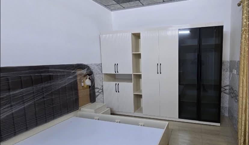 ✨ هل تحلم بغرفة نوم مودرن تجمع بين الأناقة والراحة؟ 
نحن نحقق لك ذلك!
 ✨نقدّم لك أرقى تصاميم غرف النوم الحديثة المصنوعة من خشب MDF و HDF بألوان جذابة ولمسات عصرية تُلائم جميع الأذواق.
🔹 جودة استثنائية مدعومة بـ ضمان حقيقي لمدة 5 سنوات!
🚚 النقل والتركيب مجاناً داخل مدينة كركوك 🇮🇶🔸 خامات أصلية ومتانة عالية تدوم لسنوات طويلة
🔸 تشكيلة واسعة من التصاميم الكلاسيكية والعصرية
🌟 اغتنم الفرصة الآن وامنح غرفتك لمسة من الفخامة والراحة التي تستحقها.
📍 زورونا في معرض ومعمل كروب سرت السراي SERT SARAY ––––––––––––––––––––––––––––––––
📞 للحجز أو الاستفسار، تواصلوا معنا عبر الرسائل أو الاتصال على الأرقام التالية:
***********☎️
 ***********☎️
***********☎️ 

    كركوك شورار قرب مول جهان
