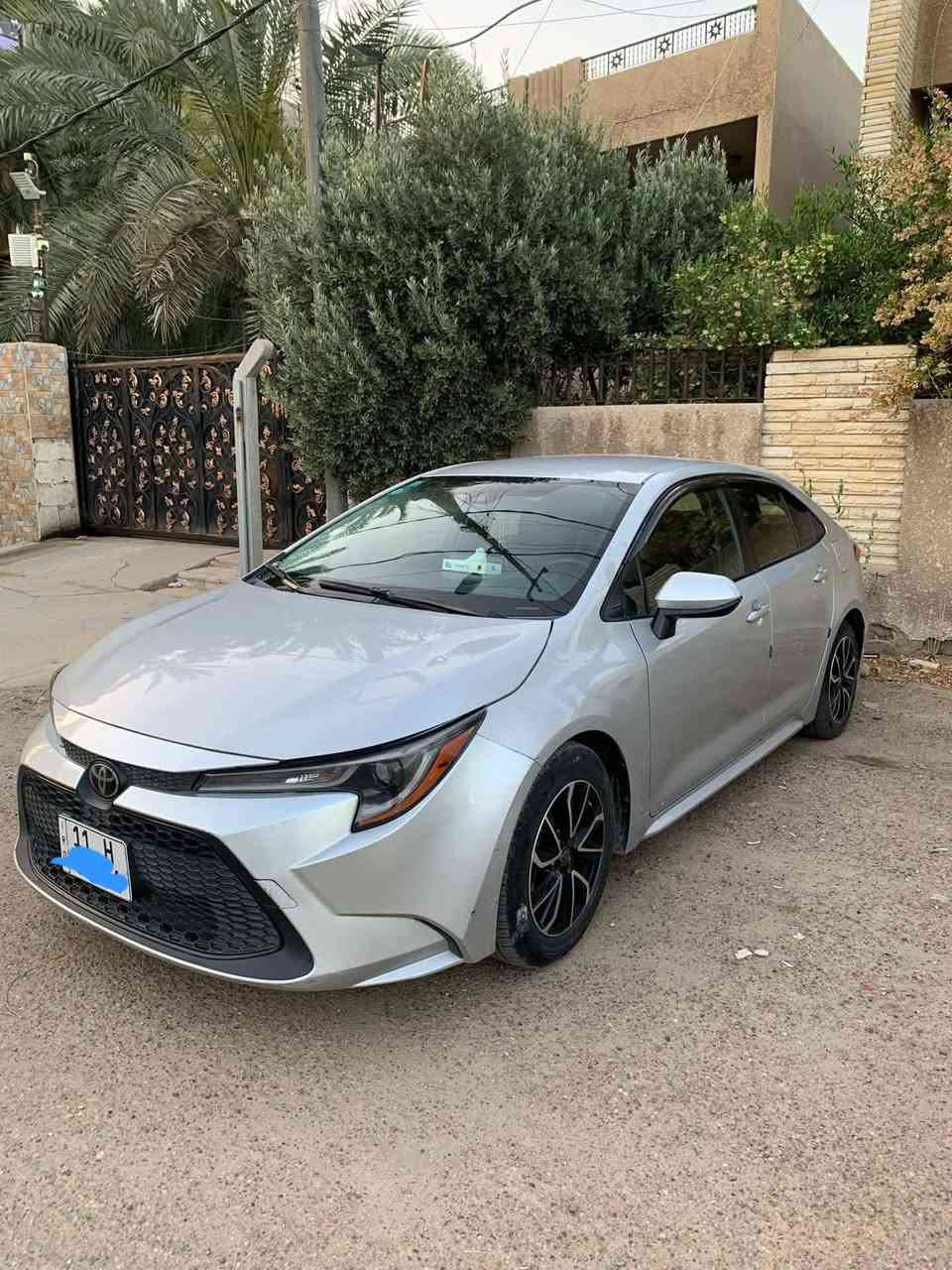 السلام عليكم 
كورلا وارد امريكي ياباني اصل بانزين2020 نص فول 
حادث جاملغ وباب بيها قطعه كلير فقط بدون ارباك 
بارد مكانين صغار سياره جاهزة بدون نقص هزه سنويه جديده تبريد مكينه كير مكفول سياره نشطه سونار ناشرة صور حادث 
ويل كب حجم 16 
محرك 1800 المرغوب 
سايد بريك بصمه 
رادار أمامي 
مانع تصادم 
تحذير خروج عن مسار 
كروز سرعه 
لايت زنون
داخل جلد اسود غرفه بلاك كلها 
شاشه لمس كامرا دواره 
اوتو هولد 
جام اوتو 
ماشيه 84 ميل مكان سياره الغزاليه باسمي 
*********** السعر ١٣٥ورقه بيها مجال بسيط

