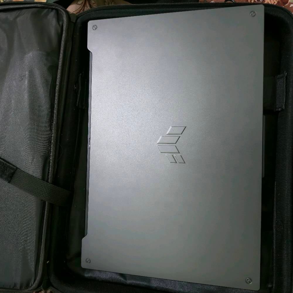 🔥 للبيع ASUS TUF Gaming F17 بحالة ممتازة (شبه جديد) 🔥

المواصفات:
✅ الموديل: ASUS TUF Gaming F17 (FX707ZC4)
✅ المعالج: Intel Core i5-12500H (الجيل 12)
✅ كرت الشاشة: NVIDIA GeForce RTX 3050 سعة 4GB
✅ الرام: 16GB DDR4 بسرعة 3200MT/s
✅ التخزين: SSD NVMe سعة 512GB
✅ الشاشة: 17.3 إنج FHD بدقة 1920×1080 وتردد 144Hz (Adaptive Sync)
✅ نظام التشغيل: Windows 11 Pro أصلي
✅ Wi-Fi 6
✅ MUX Switch
✅ إضاءة كيبورد RGB

حالة الجهاز:
✔️ نظيف جدًا واستخدام شخصي.
✔️ بدون أي أعطال أو صيانة.
✔️ الشاشة والكيبورد والبطارية وجميع المنافذ تعمل بكفاءة.
✔️ مناسب للألعاب، التصميم، المونتاج، والبرامج الهندسية.

📦 الملحقات:

- الشاحن الأصلي.
- حقيبة اللابتوب.
- ماوس لاسلكي (Wireless Mouse).

💰 السعر: 950,000 دينار (قابل للتفاوض بالمعقول)
📍 الموقع: بغداد / الدولعي
📞 للتواصل: ***********