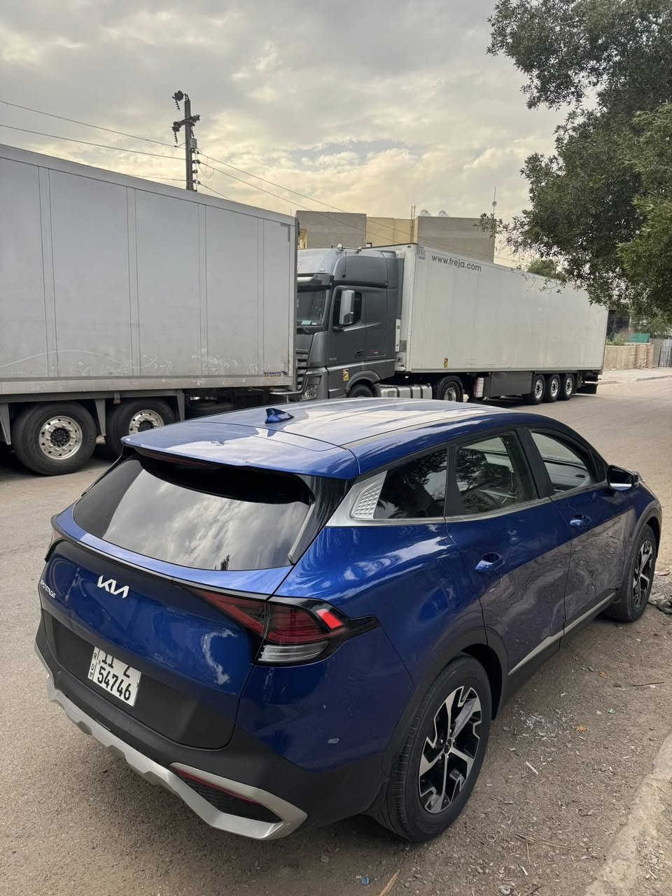 سبورتج 2023 لون جويتي
امريكي حادثه كما موضح بل صور المنشور حادثه وسوناره هم قطعتين بدون تبديل 
ماشيه 25 
فول موصفات  
مكينه 2500
مكان السياره بغداد جديده 
السعر 195$
اي ستفسار ***********
