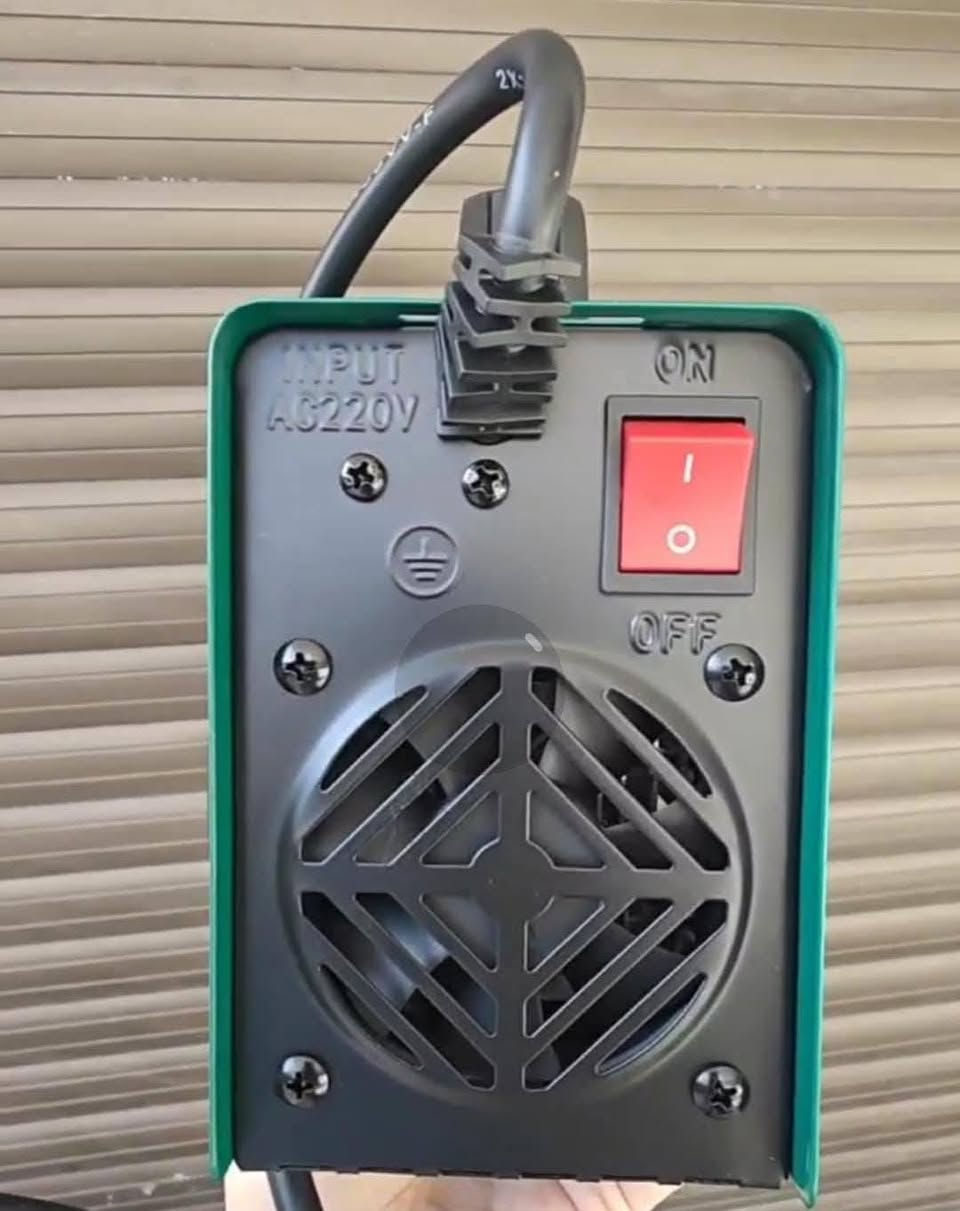 🔥 خـــــــــصــم وعرض خاص 🔥#السعر27الف توصيل كافة المحافظات بغداد 5الاف دينار
ماكنة لحام  بيرفيد  الألماني 🇩🇪 حجم 950 ARC⭕️
⛔الجهاز بالة جديد لوك غير مستخدم ⛔ وكل هذا بـ ضمان سنة من الوكالة 😎⚒

مواصفاته 👇
⛔الجهاز بالة جديد لوك غير مستعملة ⛔
1️⃣شاشة ألكترونية حجم 950 ARC ⭐️
2️⃣ دبل كارت 
3️⃣تعمل على كهرباء قليلة جداً 4 أمبير ⭐️
4️⃣خفيفه الوزن سهلة الحمل تصلح لمحلات الحدادة والأعمال المنزلية ⭐️
5️⃣تحتوي على قناع وجه لحام ⭐️ وفرشة سيم ⭐️ وكيبلات  طول الكيبل الحار 1.5  متر والبارد ½1متر ⭐️

للاستفسار : مراسلة الصفحة 
 للحجز  ارسل رقمك والعنوان


**إذا كنت صاحب هذا الإعلان وتريد حذفه لأي سبب، رجاءا أرسل رسالة إلى الدعم الفني**