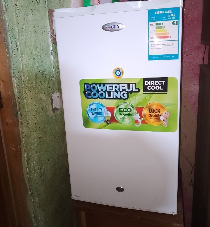 ثلاجة GLX بحالة ممتازة ✨
تبريد قوي وسريع ❄️ (Direct Cool)
موفرة للطاقة 💡 وصديقة للبيئة 🌱
بيها نظام أمان وقفل 🔒
📌 حجم مناسب للبيت أو الغرفة
📌 شغالة بدون أي مشاكل
📌 نظيفة وجاهزة للاستخدام
ب75وبيها مجال  بسيط رجاء بس الشراي خاص


**إذا كنت صاحب هذا الإعلان وتريد حذفه لأي سبب، رجاءا أرسل رسالة إلى الدعم الفني**