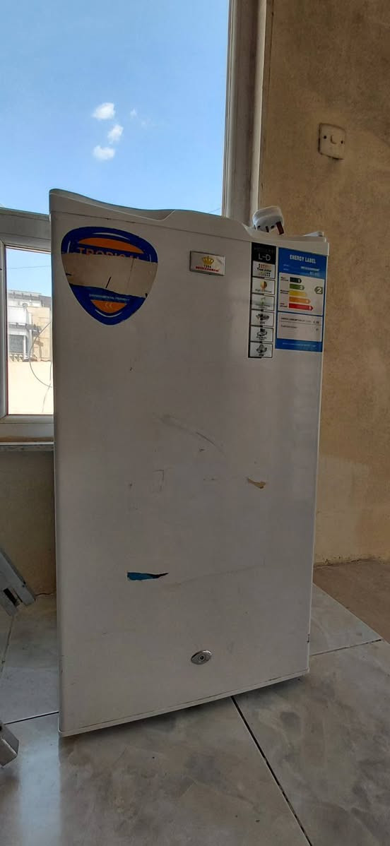 مبردتين مع ثلاجة حجم صغير للبيع كلهم ب ٢٠٠ للتواصل ***********
