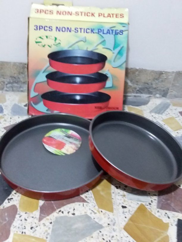 للبيع للاستفسار *********** 
سيت تيفال باب اول اصلي مايتلزق بي اكل    ٤٠
سيت تيفال احمر   ٢٥
حصيره نظيفة وجديدة ٣في٤     ١٨
قوري بلول   ٥
غلايه  ٧
شويه سمك ٤
صندوق خشب  كبير لحفظ الملابس ٣٠
صندوق حديد  لحفظ الملابس  ٣٠
مكتبة كتب او بلول يصلح  ٣٠
ميز حديد    ٥
ميز  مضبوط حيل مال مطبخ او محل ٤٠
كومدينه موديل قديم جدا يعني تراثي  ١٢
