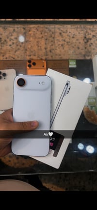 نسخه اليابانيه 17 Air/ذاكره256 / بطاريه100/مشحون/30 مره / سعر 1400)077...