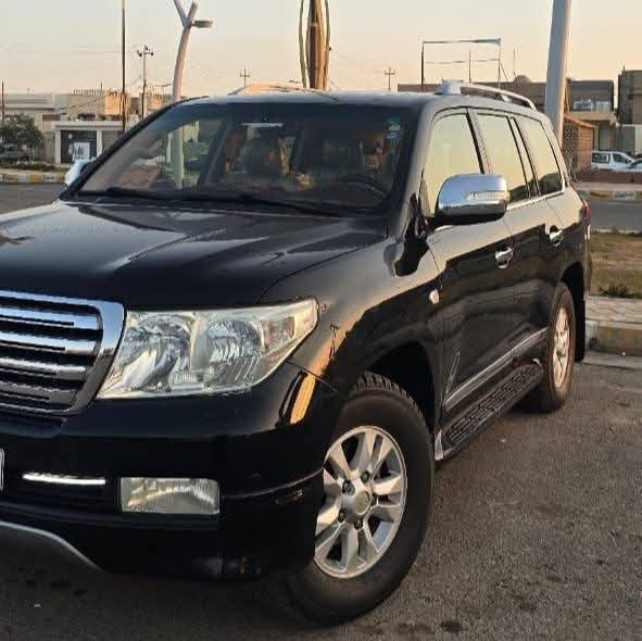 تويوتا لاندكروز موديل :2011 ستينيه 
رقم سليمانيه 6 سلندر
بارد بالجاملغ الامامي بسيط يعني حك شبر
السيارة حيل جديدة و نظيفة 
مابيها أي خلل او نقص  

تحويل ثاني يوم 

رقم صاحب السيارة 
***********
