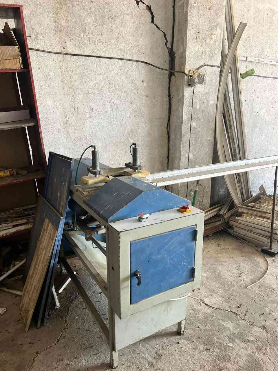 السلام عليكم
 للبيع معملpvc سنكل 5 قطع مع كمبريسر
مكائن المنيوم ومعواجه أركان قياس ٢١٠
اي استفسار الاتصال على الرقم  أو على الخاص في بابل الحله ***********
***********
