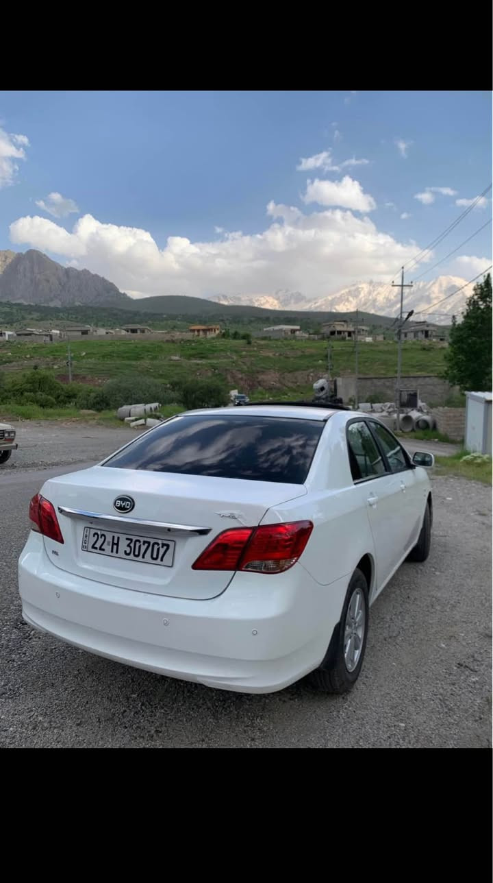 بیوایدی مۆدیل ٢٠١٤ سەیارەکە سبوغی نیە ساردەکوتی نیە هیچی نیە تەنها کەمێک تەزرەی هەیە سەیارەکە فول مواسەفاتە تەنها گێر عادیە سەیارەکە لە شەریکەوە تاکو ئێستا یێک دەستە بە ناوی خۆمە رەقەم و سەنەوی تاکو ٢٠٣٠ نوێیە 
رەقەم تەلەفۆن:***********
شوێن:سۆران
نرخ:٦٨$ سوران, أربيل
