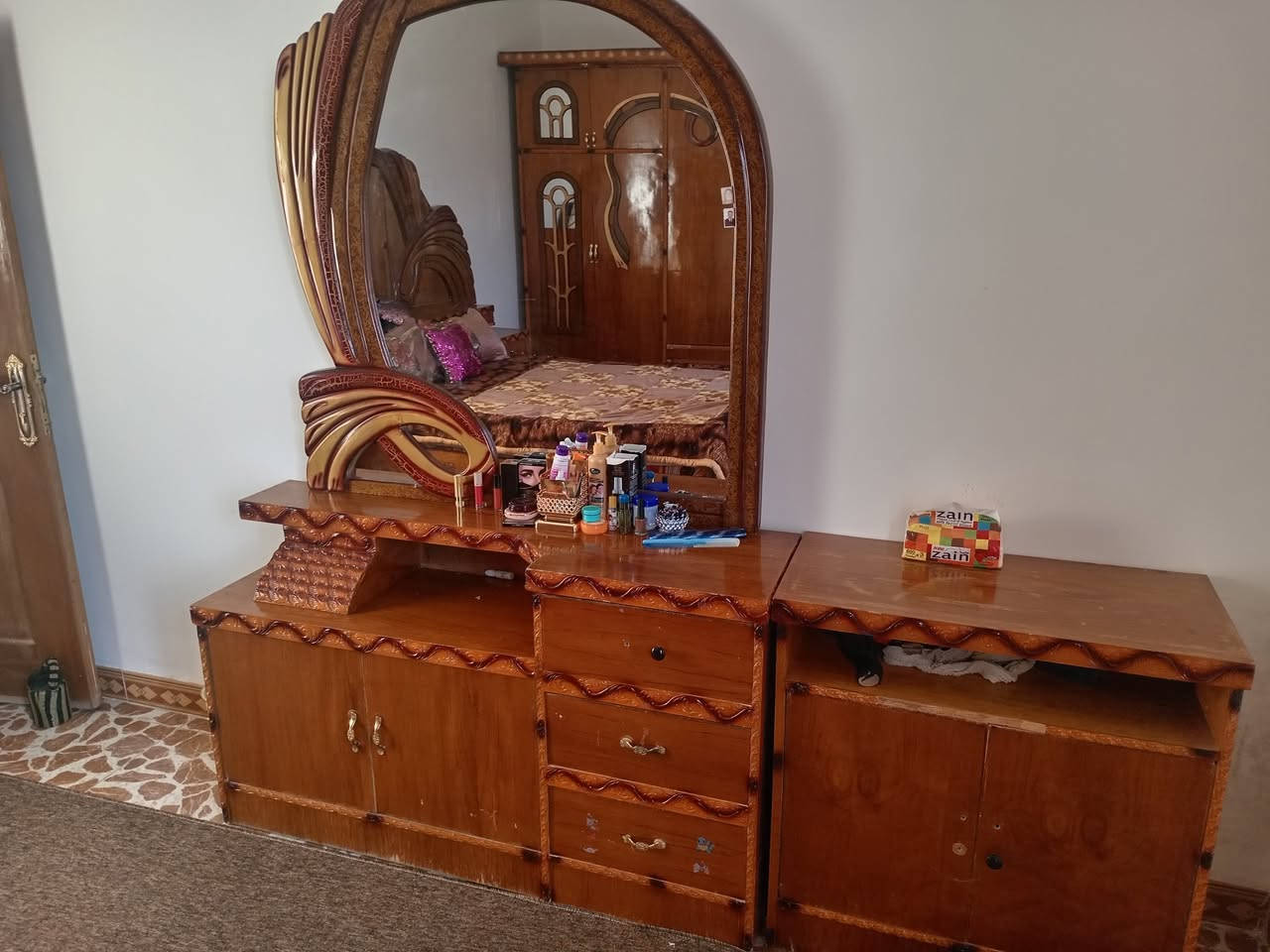 غرفه النوم للبيع مستعمله السعر ٧٥٠ الف وبيها مجال للإستفسار الاتصال على الرقم ***********
