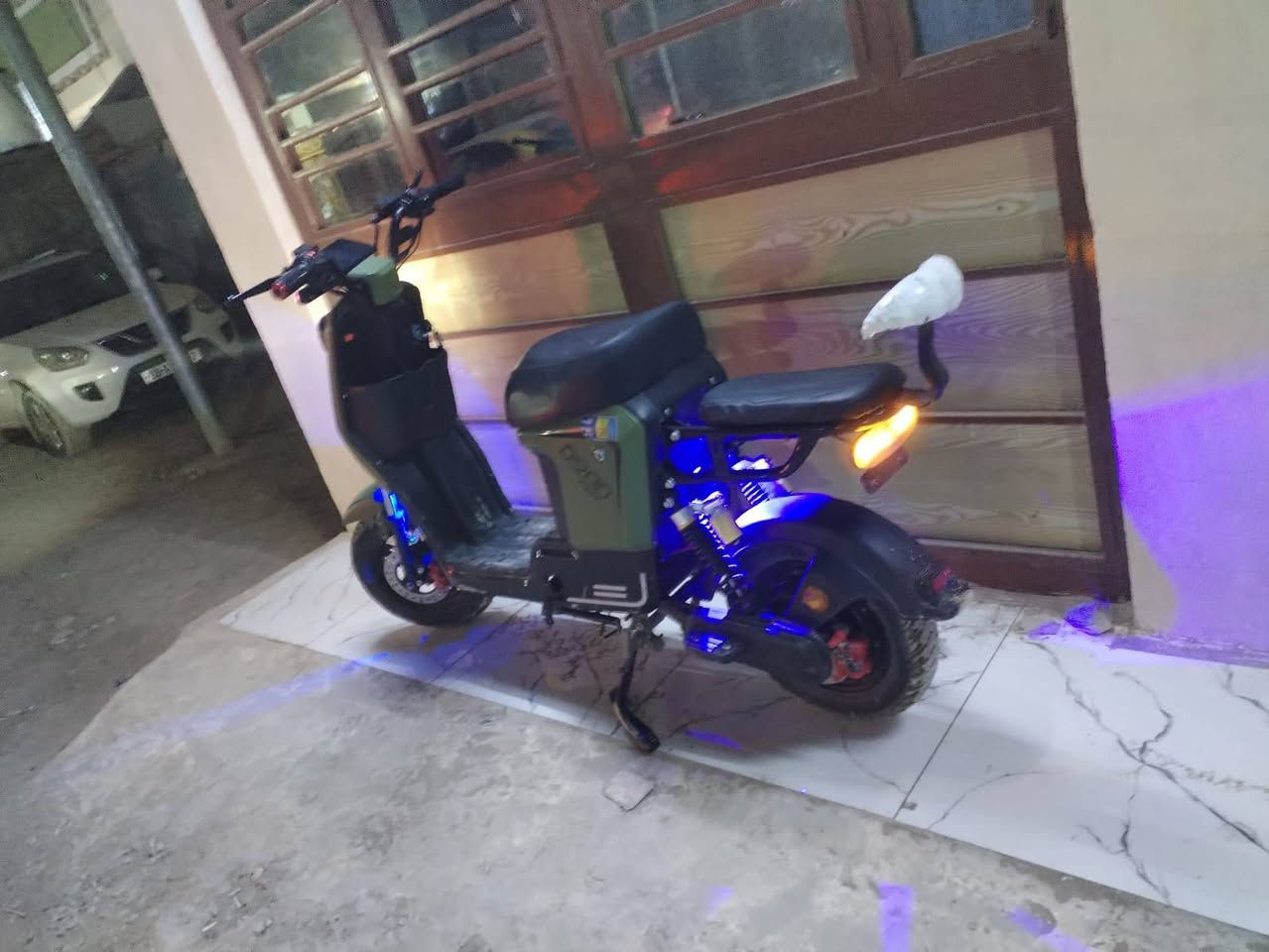 السلام عليكم دراجه شحن ار 8 للبيع موديل 25 شاشه محترقه فقط دراجه جاهزه تشتغل بصمه وكارت وسويتش تشغيل عن بعد كهربائياتها كلها شغاله عنوان بغداد المشتل الساعه 400 وبيها مجال بسيط ***********
